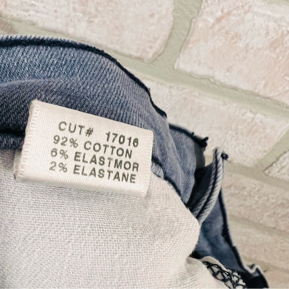 J Brand Capri Skinny Jeans in Strobe Wash Size 25 - Picture 12 of 12